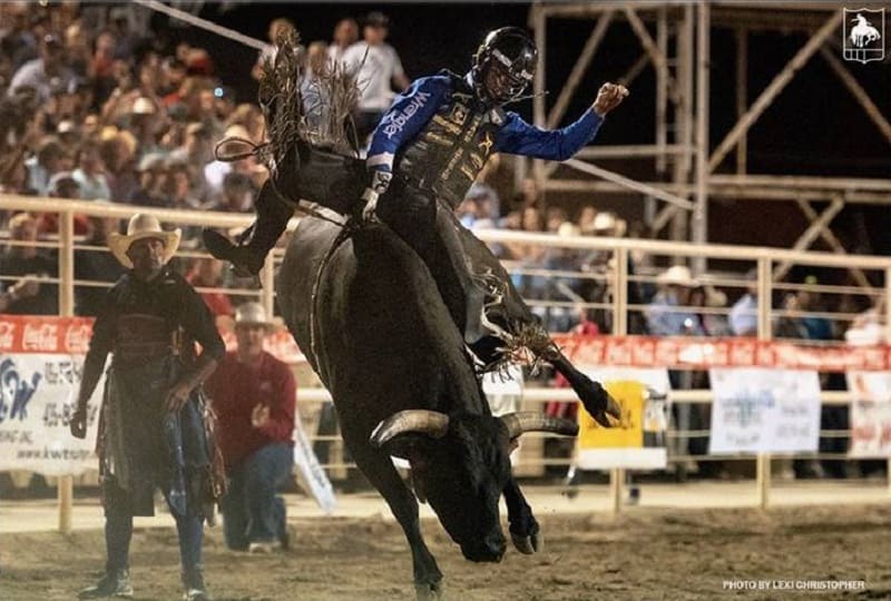 Bull rider Sage Kimzey splits win in Vernal, Utah